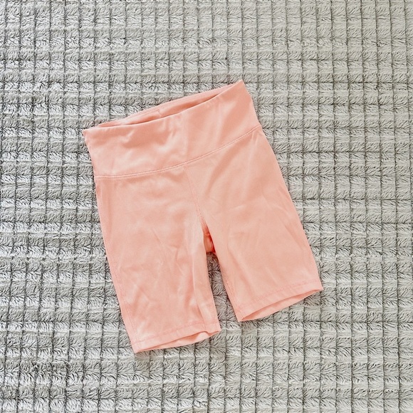 Gapfit Peach Biker Shorts - Picture 2 of 4